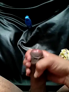 Snapshot of Village_0boy chatting on October 6, 10:12 am Village 0boy online show from October 6, 10:12 am