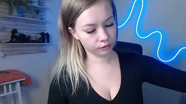 holly xglam online show from December 19, 3:18 am