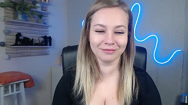 holly xglam online show from December 23, 6:22 am