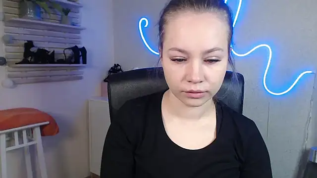 holly xglam online show from December 31, 7:10 am