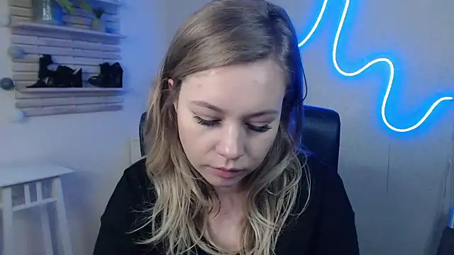 holly xglam online show from January 2, 10:16 am