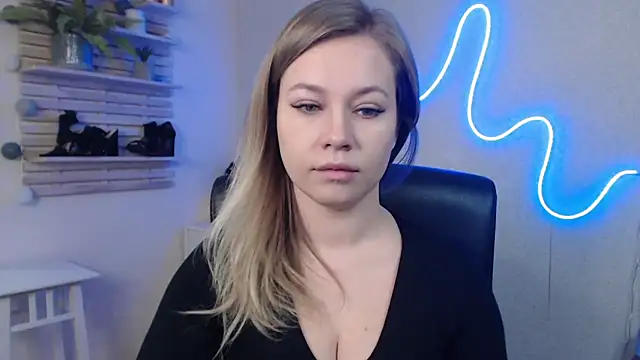 holly xglam online show from January 3, 6:33 am