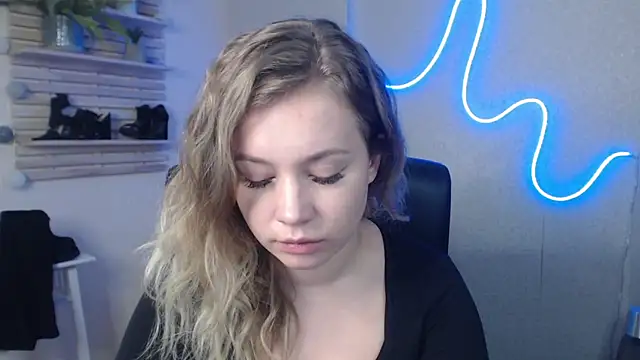 holly xglam online show from January 7, 10:43 am