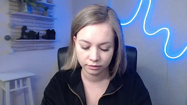 holly xglam online show from January 8, 7:24 am