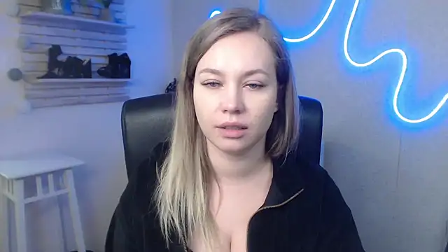 holly xglam online show from January 8, 10:26 am