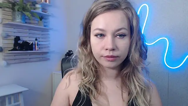 holly xglam online show from January 13, 3:23 am