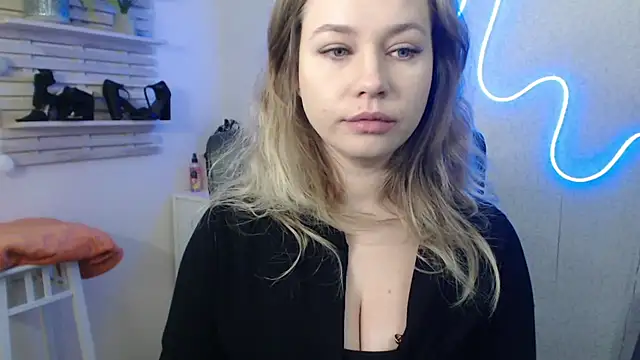 holly xglam online show from January 15, 4:15 am