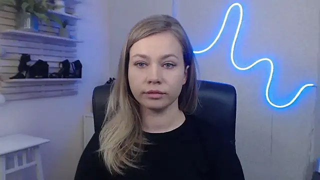 holly xglam online show from January 21, 9:35 am