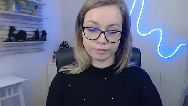 holly xglam online show from January 22, 9:24 am