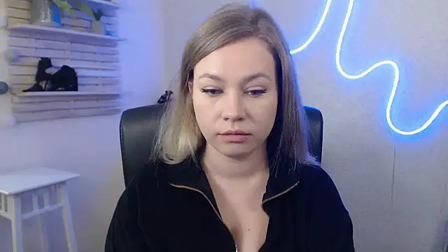 holly xglam online show from January 24, 9:28 am