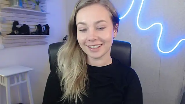 holly xglam online show from January 28, 10:56 am