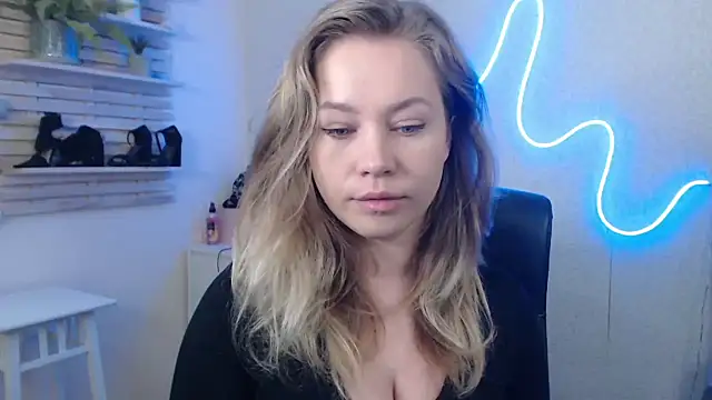 holly xglam online show from January 29, 2:30 am