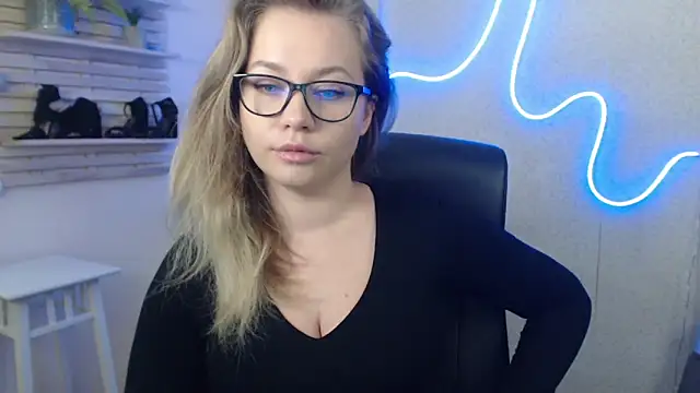 holly xglam online show from January 29, 5:40 am