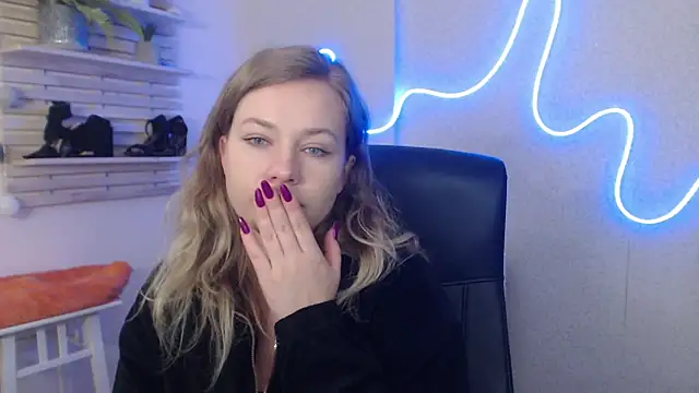 holly xglam online show from February 7, 4:27 am