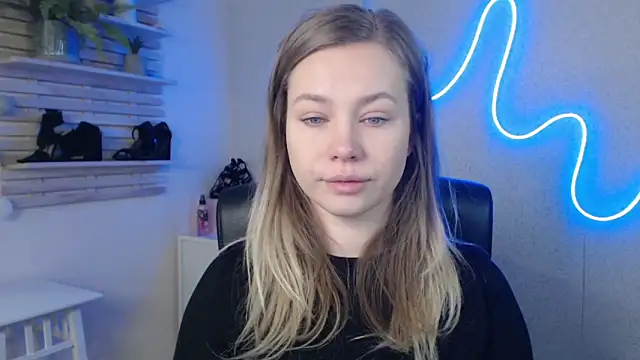 holly xglam online show from February 10, 1:35 am