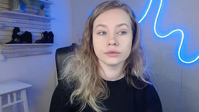 holly xglam online show from February 11, 1:31 am