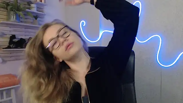 holly xglam online show from February 13, 1:29 am