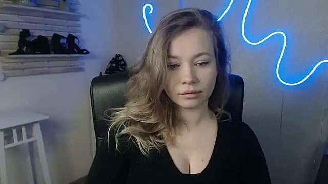 holly xglam online show from February 19, 1:18 am