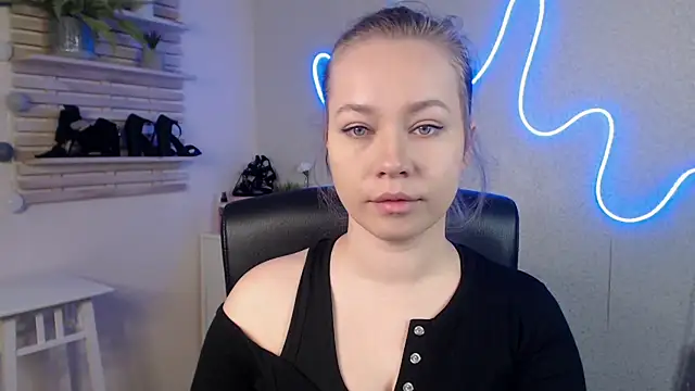 holly xglam online show from February 20, 12:19 am