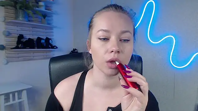 holly xglam online show from February 20, 3:23 am