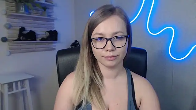 holly xglam online show from February 28, 3:15 am