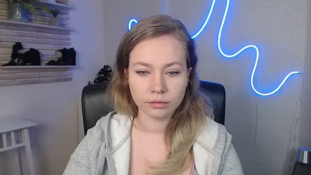 holly xglam online show from March 6, 12:54 am