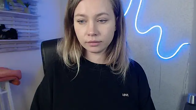 holly xglam online show from March 20, 3:23 am