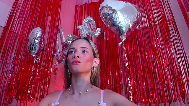 SkiinnyAna online show from February 15, 7:28 pm