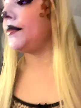 Snapshot of PurpleHaze17 chatting on October 21, 4:46 am PurpleHaze17 online show from October 21, 4:46 am