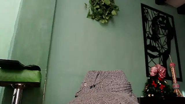 thirstymoonxx online show from December 20, 9:39 pm