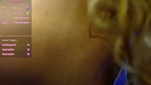 Snapshot of Cristal_War chatting on January 6, 3:42 am Cristal War online show from January 6, 3:42 am