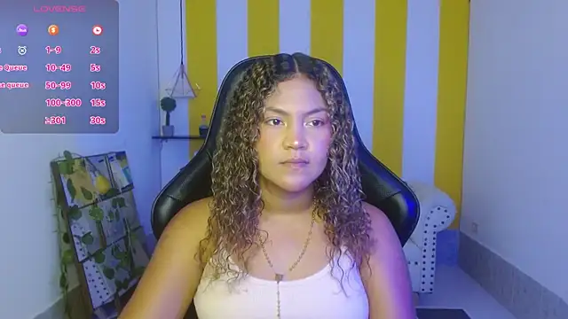 Snapshot of Cristal_War chatting on January 6, 11:31 pm Cristal War online show from January 6, 11:31 pm