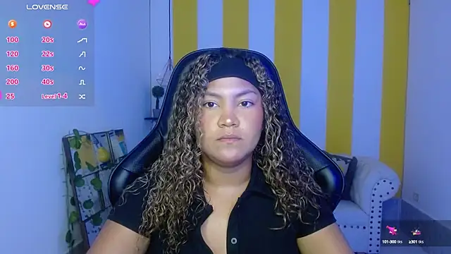 Snapshot of Cristal_War chatting on January 9, 11:24 pm Cristal War online show from January 9, 11:24 pm