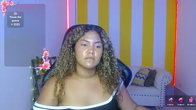 Snapshot of Cristal_War chatting on January 16, 3:45 am Cristal War online show from January 16, 3:45 am