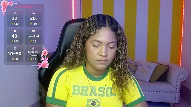 Snapshot of Cristal_War chatting on January 21, 11:45 pm Cristal War online show from January 21, 11:45 pm