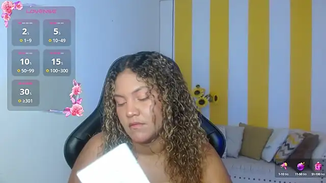 Snapshot of Cristal_War chatting on January 29, 11:35 pm Cristal War online show from January 29, 11:35 pm