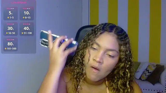 Snapshot of Cristal_War chatting on February 2, 11:32 pm Cristal War online show from February 2, 11:32 pm