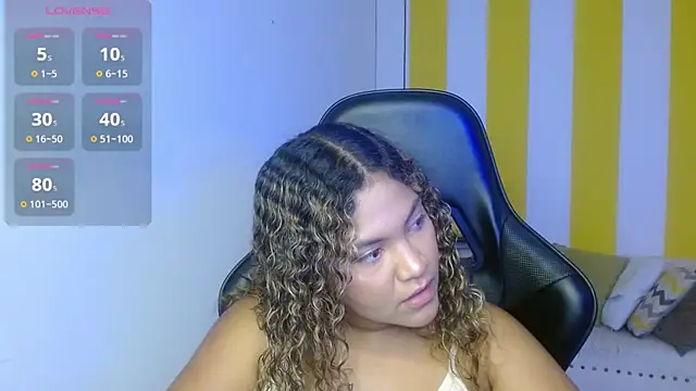 Snapshot of Cristal_War chatting on February 3, 11:26 pm Cristal War online show from February 3, 11:26 pm