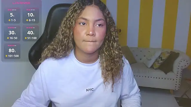 Snapshot of Cristal_War chatting on February 5, 11:39 pm Cristal War online show from February 5, 11:39 pm