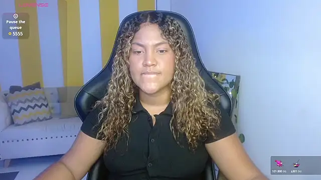 Snapshot of Cristal_War chatting on February 13, 11:15 pm Cristal War online show from February 13, 11:15 pm