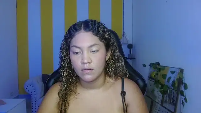 Snapshot of Cristal_War chatting on February 17, 10:25 pm Cristal War online show from February 17, 10:25 pm