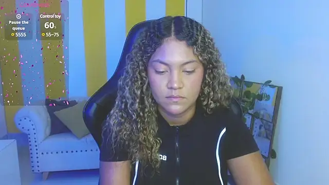 Snapshot of Cristal_War chatting on February 18, 11:19 pm Cristal War online show from February 18, 11:19 pm