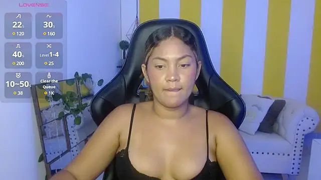 Snapshot of Cristal_War chatting on February 22, 2:39 am Cristal War online show from February 22, 2:39 am