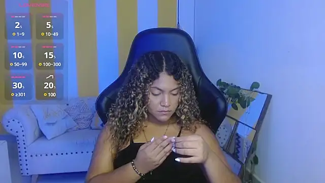 Snapshot of Cristal_War chatting on February 26, 2:37 am Cristal War online show from February 26, 2:37 am