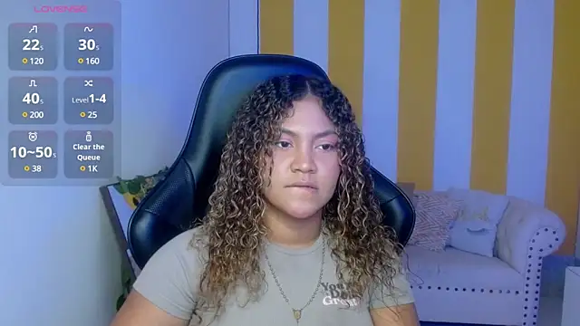 Snapshot of Cristal_War chatting on February 27, 11:48 pm Cristal War online show from February 27, 11:48 pm