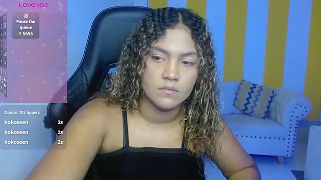 Snapshot of Cristal_War chatting on March 5, 11:38 pm Cristal War online show from March 5, 11:38 pm