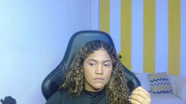 Snapshot of Cristal_War chatting on March 6, 11:53 pm Cristal War online show from March 6, 11:53 pm