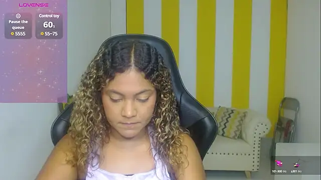 Snapshot of Cristal_War chatting on March 14, 11:32 pm Cristal War online show from March 14, 11:32 pm