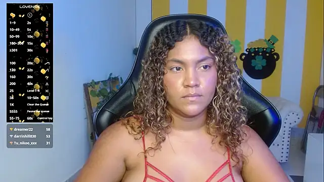 Snapshot of Cristal_War chatting on March 18, 1:00 am Cristal War online show from March 18, 1:00 am