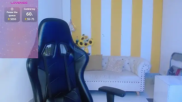 Snapshot of Cristal_War chatting on March 21, 12:07 am Cristal War online show from March 21, 12:07 am